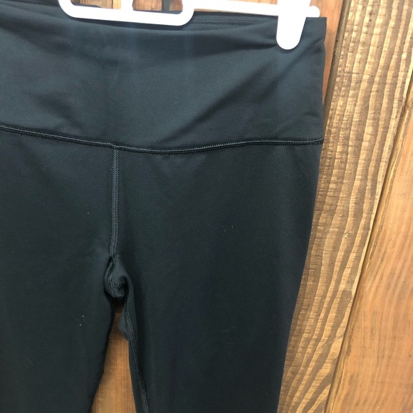 Victoria’s Secret sport size small black capri leggings - Picture 6 of 9